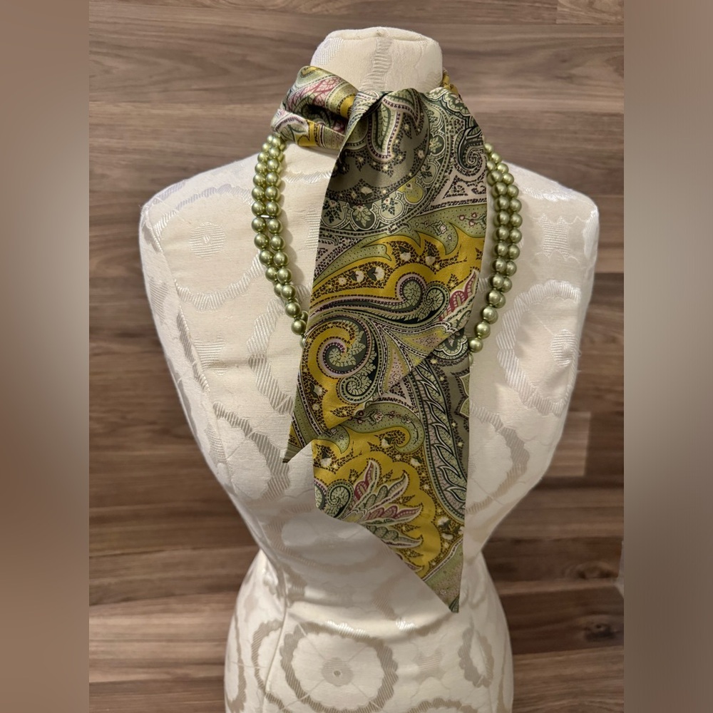 Vintage Necklace Faux Pearls Green Attached to Silk Abstract Scarf - Picture 5 of 17